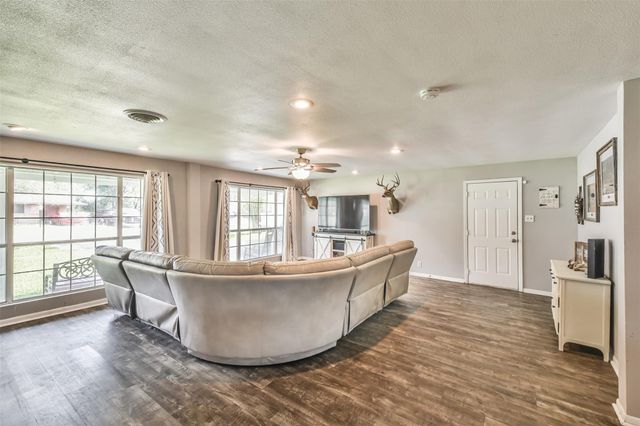 107 Sunset Heights Avenue, Dayton, TX 77535