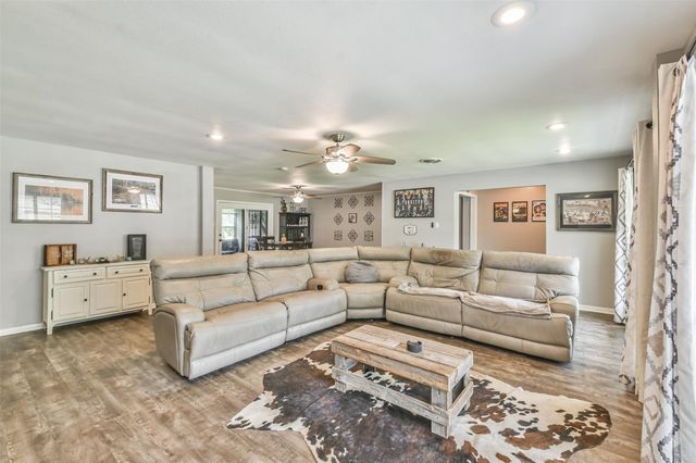 107 Sunset Heights Avenue, Dayton, TX 77535