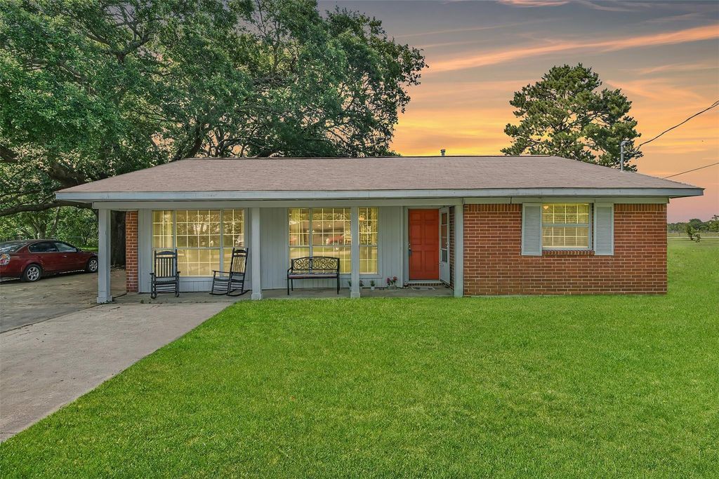 107 Sunset Heights Avenue, Dayton, TX 77535