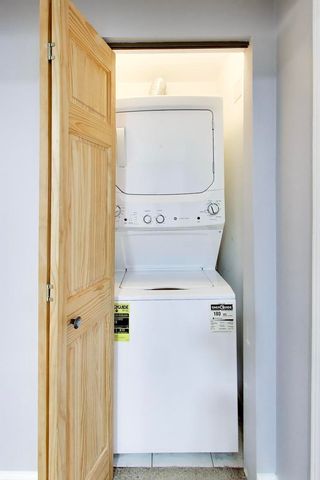 3848 W Sunnyside Avenue 1E, Chicago, IL 60625