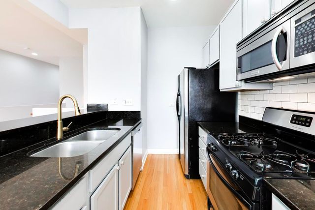 3848 W Sunnyside Avenue 1E, Chicago, IL 60625