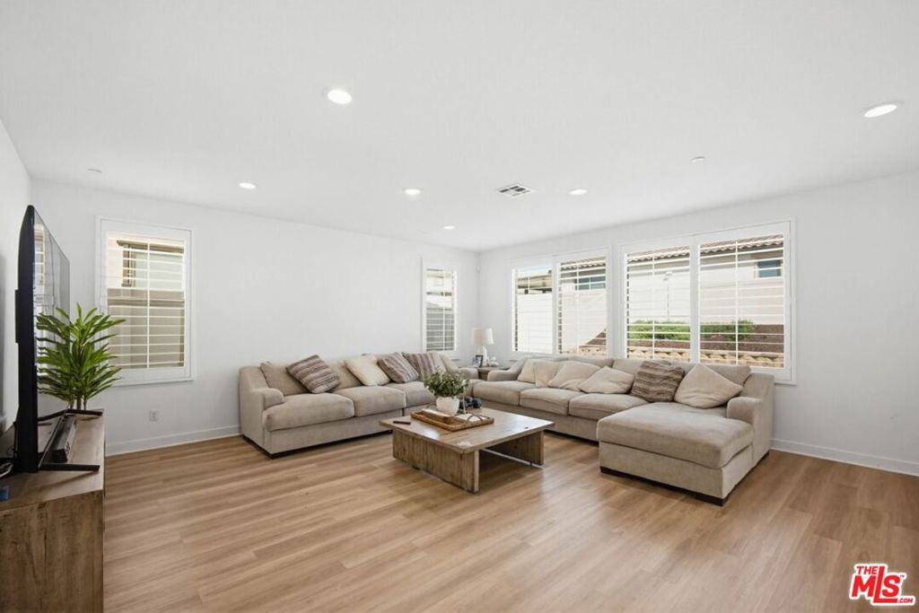 Image 11 of property listing at 2060 Horizon Avenue, Banning, CA 92220