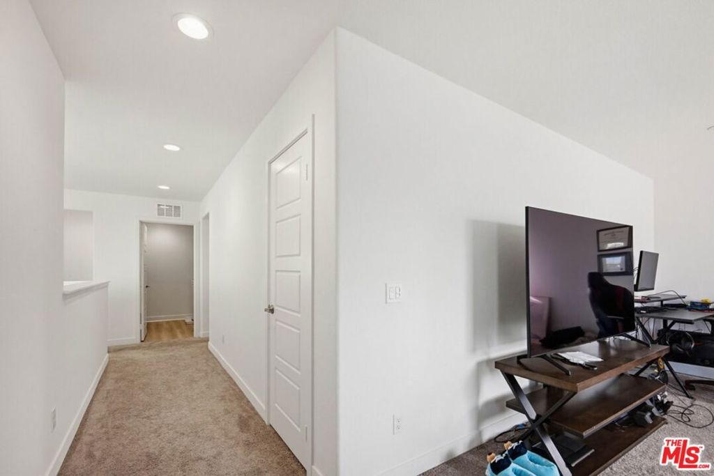 Image 35 of property listing at 2060 Horizon Avenue, Banning, CA 92220