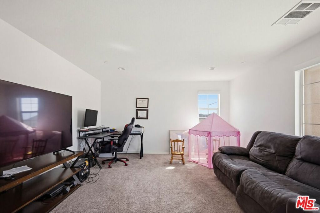 Image 36 of property listing at 2060 Horizon Avenue, Banning, CA 92220