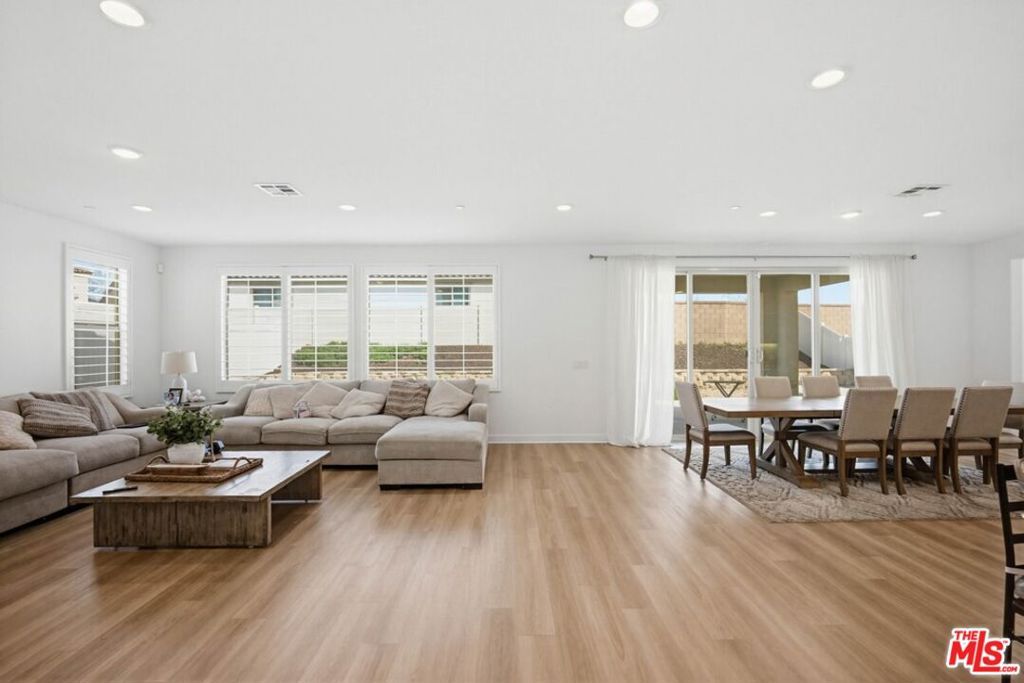 Image 8 of property listing at 2060 Horizon Avenue, Banning, CA 92220