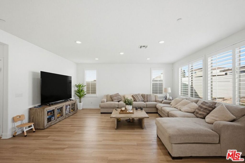 Image 9 of property listing at 2060 Horizon Avenue, Banning, CA 92220