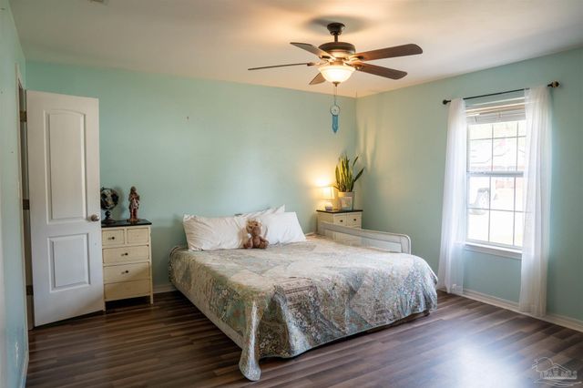 8951 Gristmill Way, Milton, FL 32583