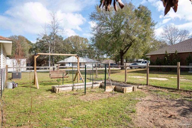 8951 Gristmill Way, Milton, FL 32583