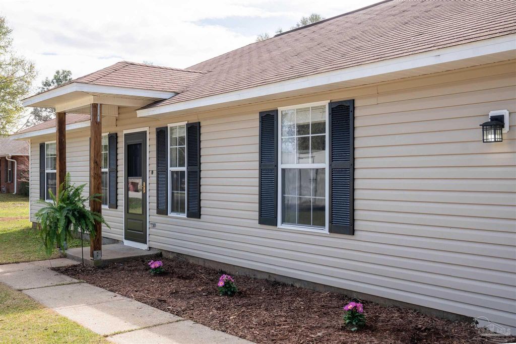 8951 Gristmill Way, Milton, FL 32583