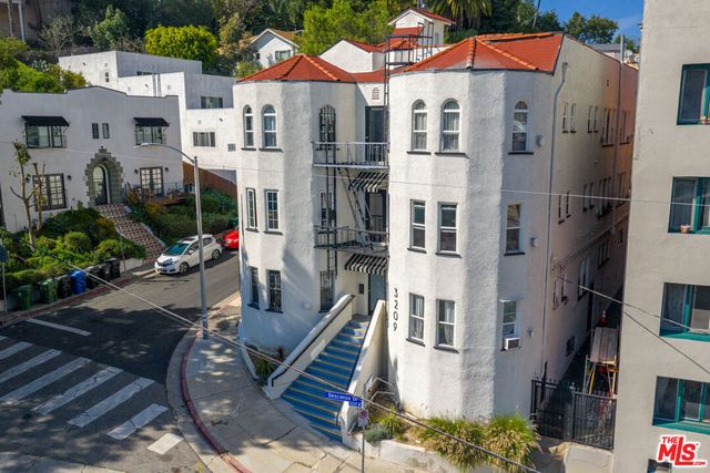 3209 Descanso Drive, Los Angeles, CA 90026