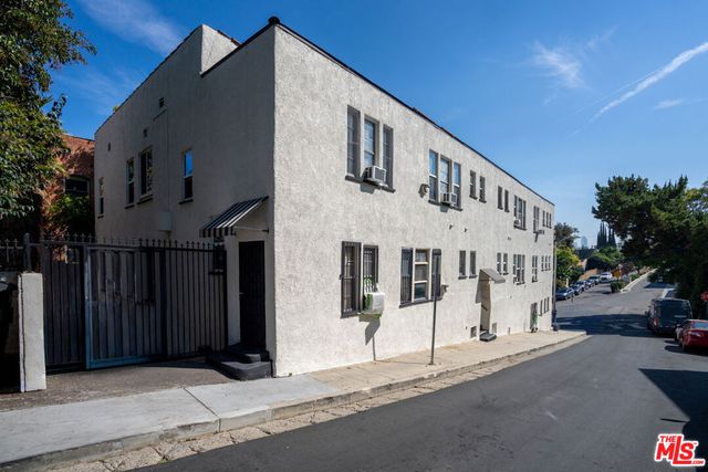 3209 Descanso Drive, Los Angeles, CA 90026