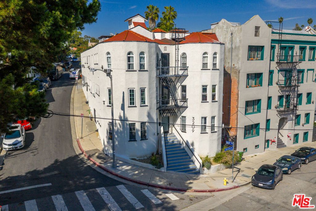 3209 Descanso Drive, Los Angeles, CA 90026