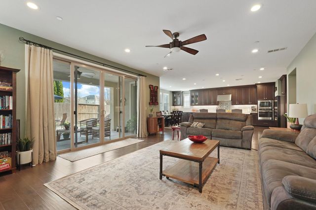 198 Cottage Ln, Lodi, CA 95242