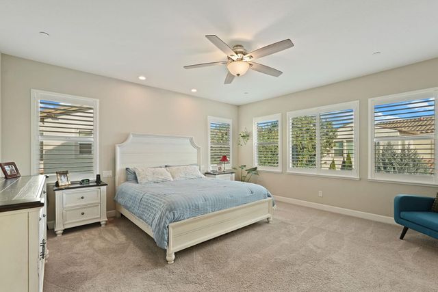 198 Cottage Ln, Lodi, CA 95242