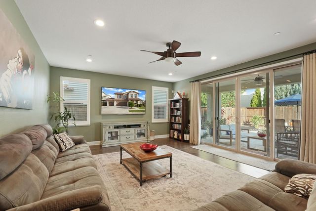 198 Cottage Ln, Lodi, CA 95242