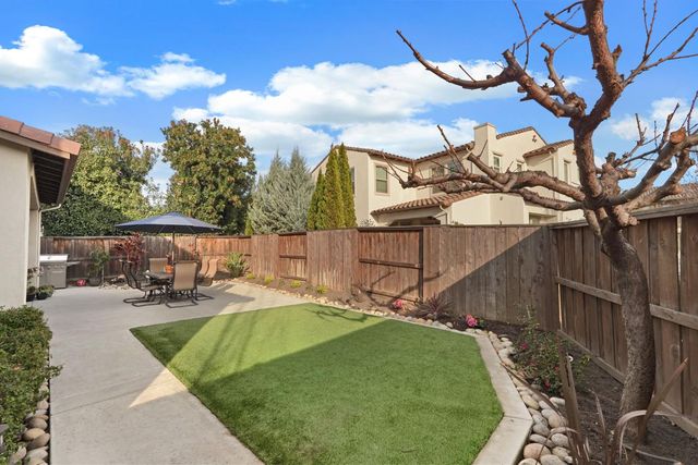 198 Cottage Ln, Lodi, CA 95242