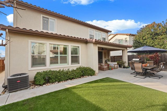 198 Cottage Ln, Lodi, CA 95242