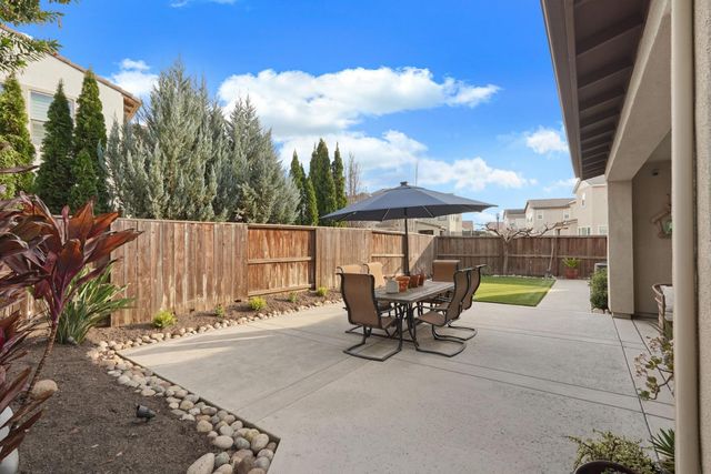 198 Cottage Ln, Lodi, CA 95242