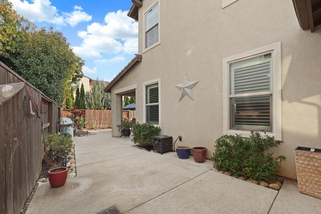 198 Cottage Ln, Lodi, CA 95242