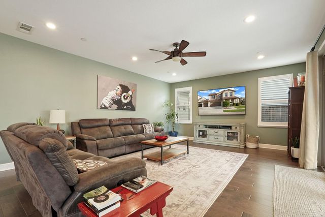 198 Cottage Ln, Lodi, CA 95242