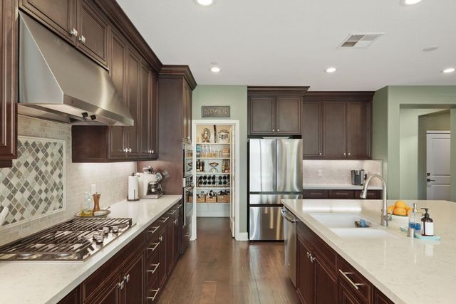 198 Cottage Ln, Lodi, CA 95242