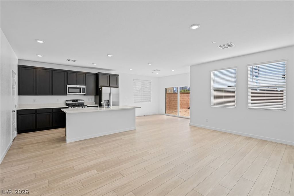 8160 Gusty Brook Street, Las Vegas, NV 89113 — photo 4