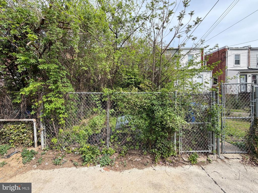 Image 4 of property listing at 3109 BRIGHTON ST, Baltimore, MD 21216