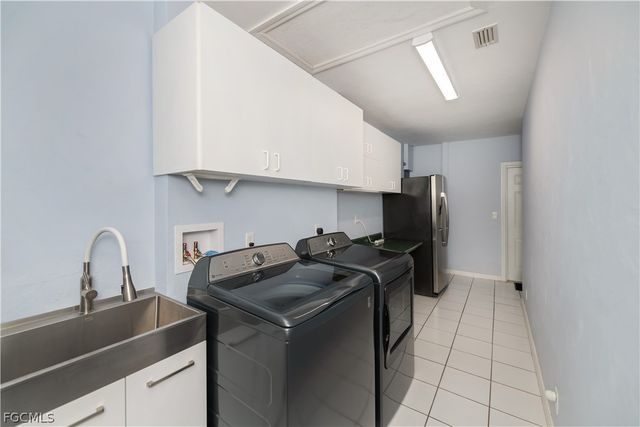 3505 SE 19th PL, Cape Coral, FL 33904