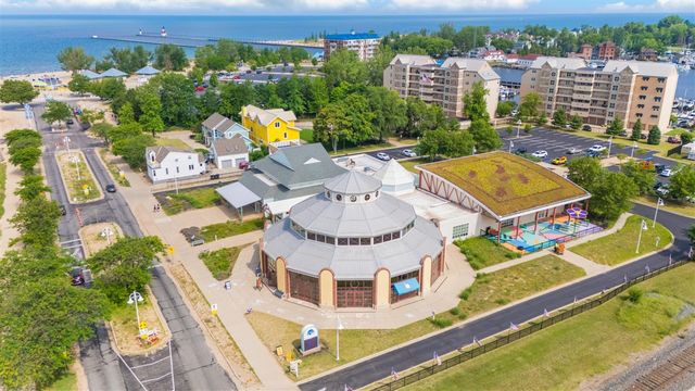 1719 Lakeshore Drive, Saint Joseph, MI 49085