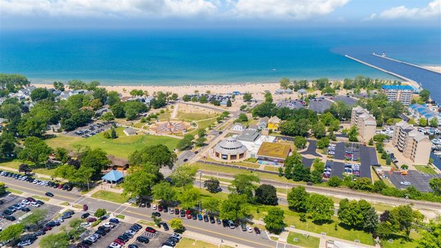 1719 Lakeshore Drive, Saint Joseph, MI 49085