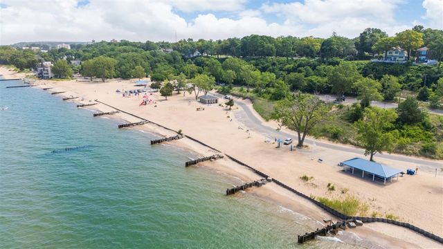 1719 Lakeshore Drive, Saint Joseph, MI 49085