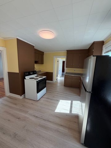 87 Howard St 1, Waltham, MA 02451