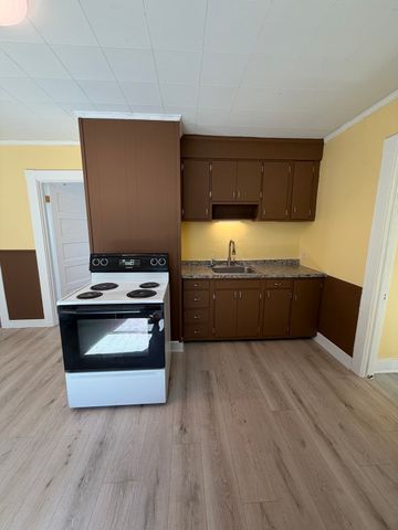 87 Howard St 1, Waltham, MA 02451