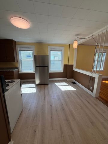 87 Howard St 1, Waltham, MA 02451