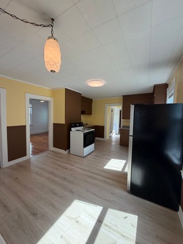 87 Howard St 1, Waltham, MA 02451