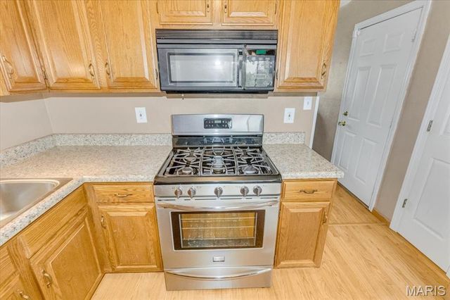 5661 Chalet Hill Drive, St Louis, MO 63129