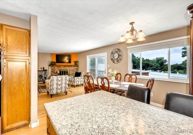 5661 Chalet Hill Drive, St Louis, MO 63129