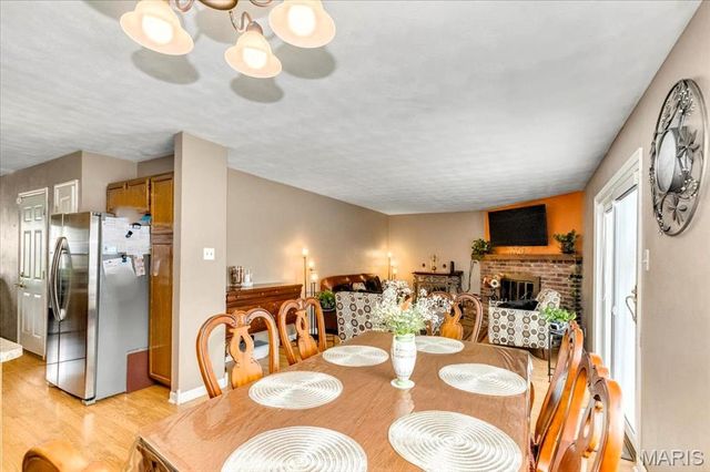5661 Chalet Hill Drive, St Louis, MO 63129