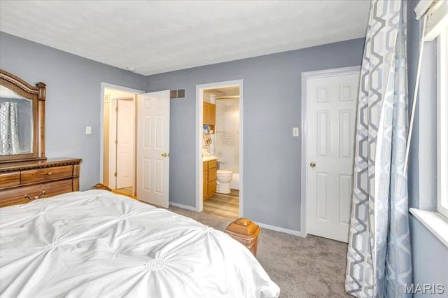 5661 Chalet Hill Drive, St Louis, MO 63129
