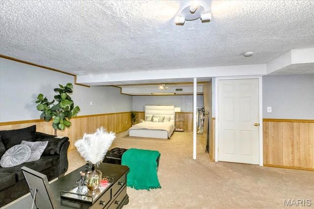 5661 Chalet Hill Drive, St Louis, MO 63129