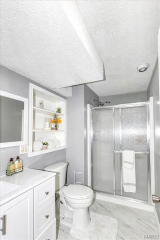 5661 Chalet Hill Drive, St Louis, MO 63129