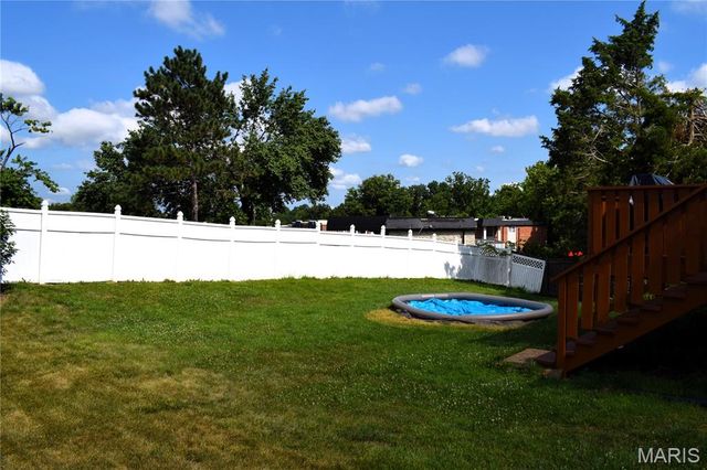 5661 Chalet Hill Drive, St Louis, MO 63129