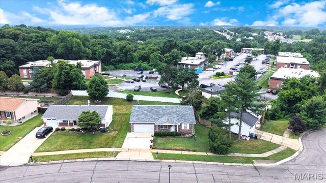 5661 Chalet Hill Drive, St Louis, MO 63129