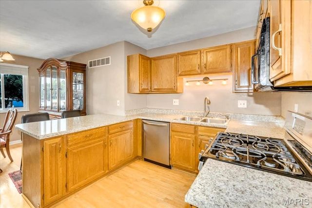 5661 Chalet Hill Drive, St Louis, MO 63129