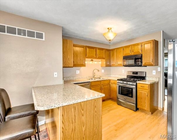 5661 Chalet Hill Drive, St Louis, MO 63129