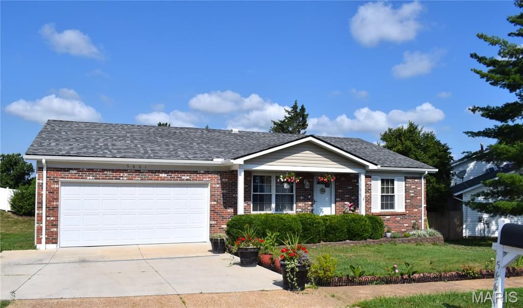 5661 Chalet Hill Drive, St Louis, MO 63129