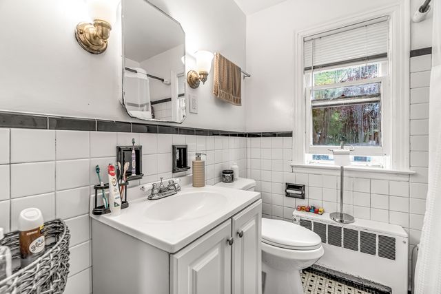 214 Thames Street, New London, CT 06320