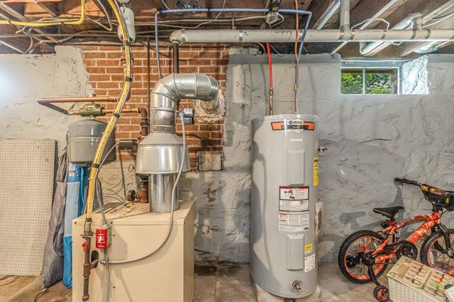 214 Thames Street, New London, CT 06320