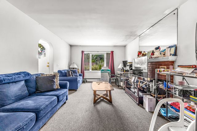 214 Thames Street, New London, CT 06320