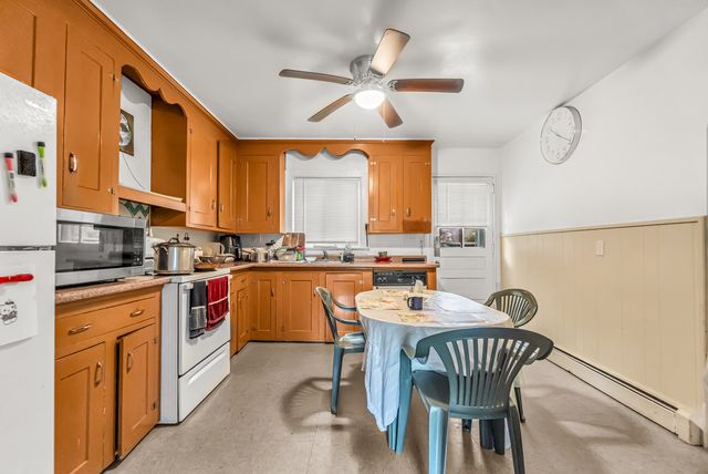 214 Thames Street, New London, CT 06320